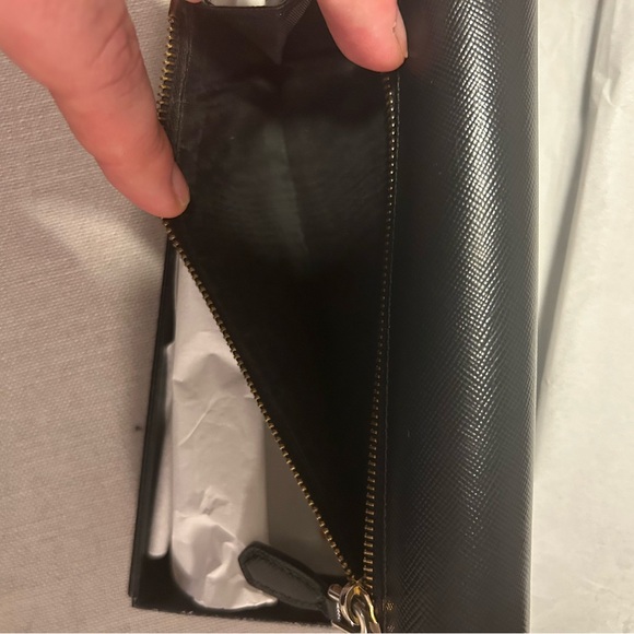 Prada black leather wallet - Picture 7 of 9